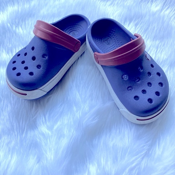 SOLD YEY !!  Crocs Baby/Toddler Clogs Size 6/7 Blue ! - Picture 3 of 9
